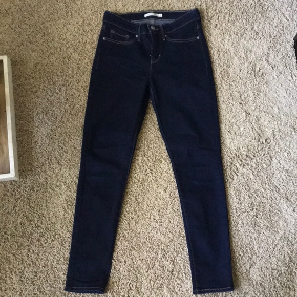 levi's dark blue skinny jeans